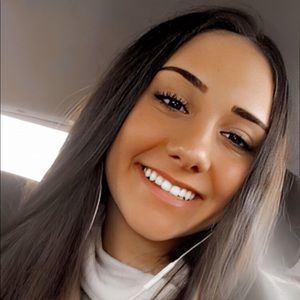 Meet your Posher, Caroline